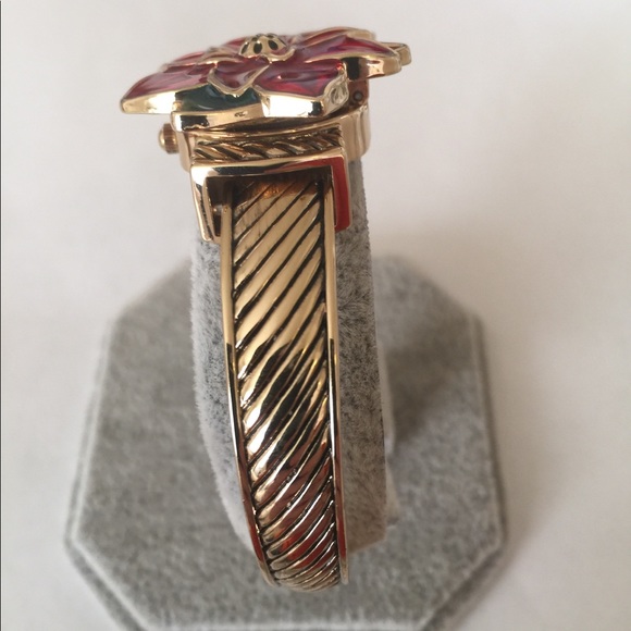 Beautiful Vintage Gold Tone Cuff Watch - Picture 4 of 6